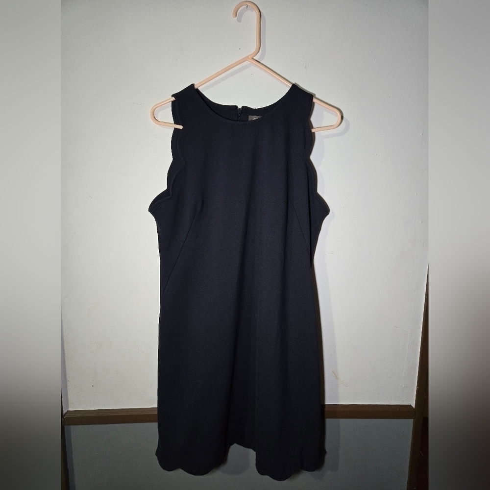 Vince Camuto Size 12 Navy Blue sleeveless dress with scalloped edges